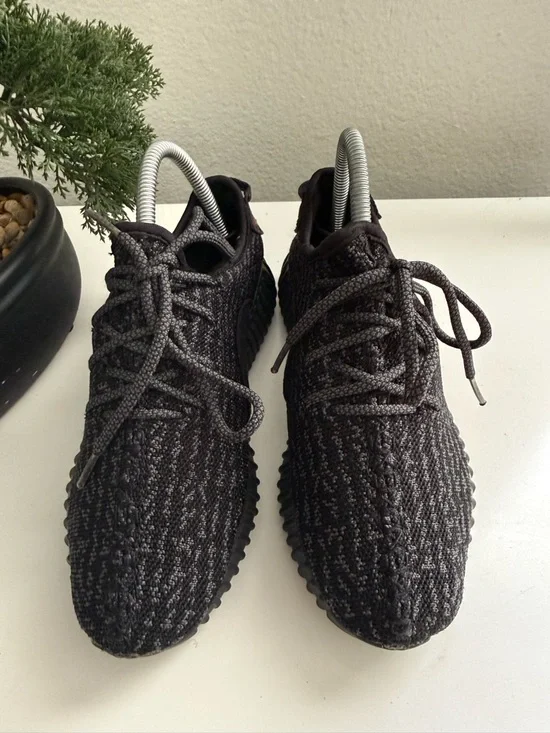 adidas Yezzy boost 350 V1 pirate black womens Black and Dark Gray - Picture 2 of 8